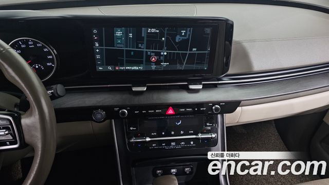 Kia Canival Diesel 11-Seater Prestige — photo 1 of 20
