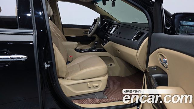 Kia Canival 9-Seater Noblesse Special — photo 1 of 20