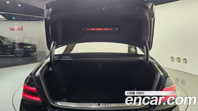 Genesis G90 3.8 AWD — photo 1 of 20