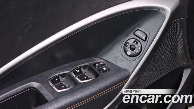 Hyundai Santafe Diesel(e-VGT) 2.0 2WD Exclusive — photo 1 of 20