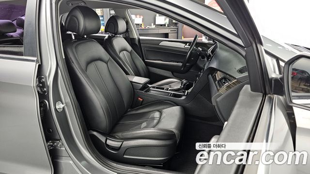 Hyundai Sonata 2.0 Smart — photo 1 of 20