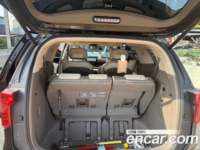 Kia Canival Gasoline 7-Seater Gravity — photo 1 of 9