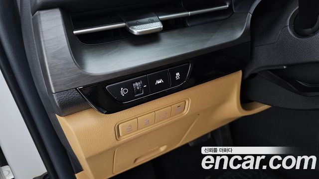 Kia Canival Diesel 9-Seater Noblesse — photo 1 of 20