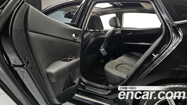 Kia K5 2.0 — photo 1 of 20