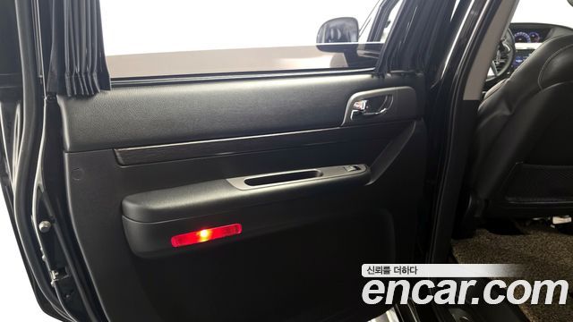 KG_Mobility_Ssangyong KORANDO 4WD Outdoor Edition 9-seater — photo 1 of 29