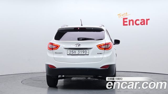 Hyundai Tucson Diesel(e-VGT) 2WD — photo 1 of 20