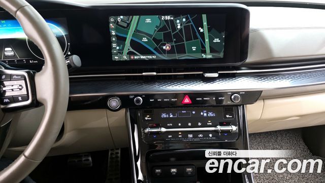 Kia Canival Diesel 9-Seater Hi-Limousine — photo 1 of 20