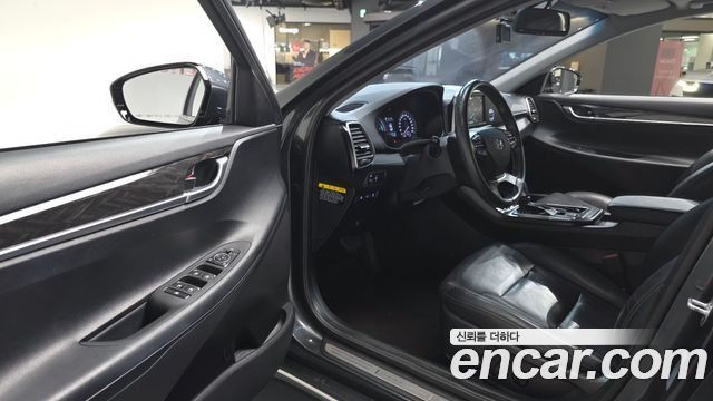 Hyundai Grandeur Premium — photo 1 of 30