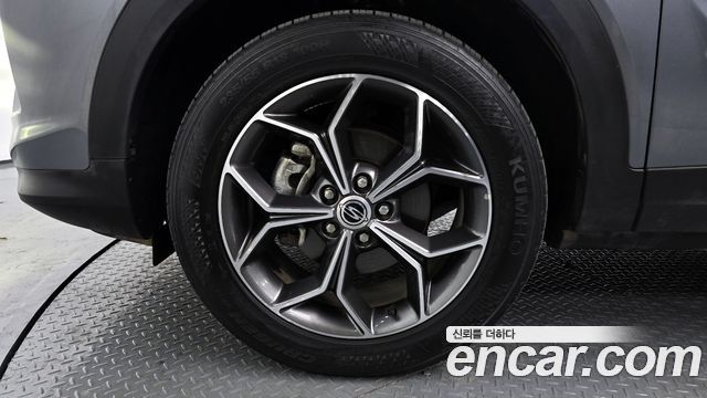 KG_Mobility_Ssangyong KORANDO Gasoline 1.5 2WD C5 — photo 1 of 20