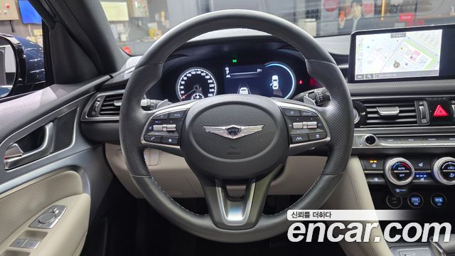 Genesis G70 Gasoline 2.0T 2WD — photo 1 of 30