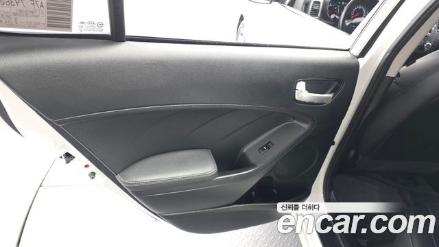 Kia K3 Trendy — photo 1 of 30
