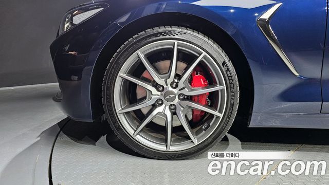 Genesis G70 3.3T Sport — photo 1 of 20