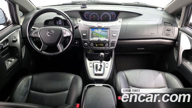 KG_Mobility_Ssangyong KORANDO 4WD Chateau 9-seater — photo 1 of 31