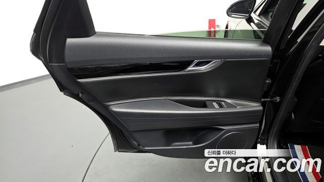 Genesis G80 Gasoline 2.5 Turbo AWD — photo 1 of 35