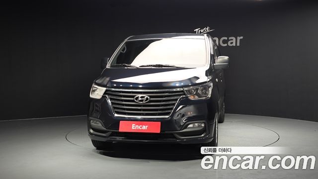 Hyundai Starex Van 3-Seater — photo 1 of 20