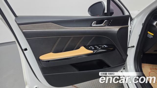 Kia K5 2.0 — photo 1 of 30