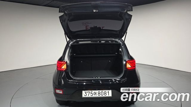 Hyundai Venue 1.6 Flux — photo 1 of 30