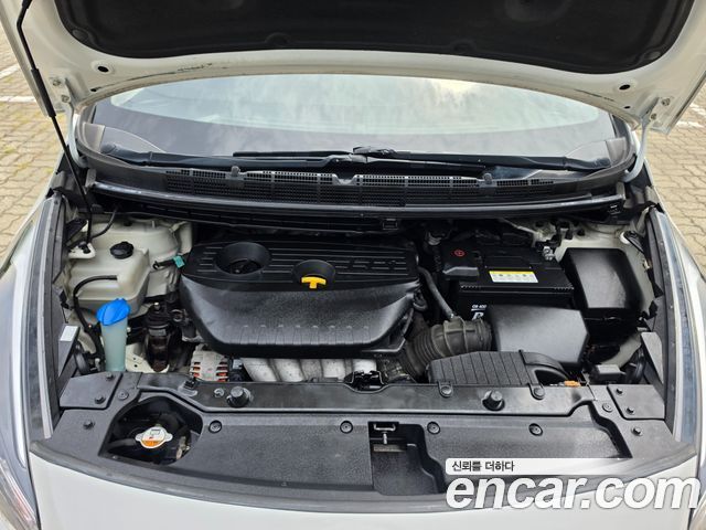 Kia Carens 2.0 LPi Luxury — photo 1 of 20