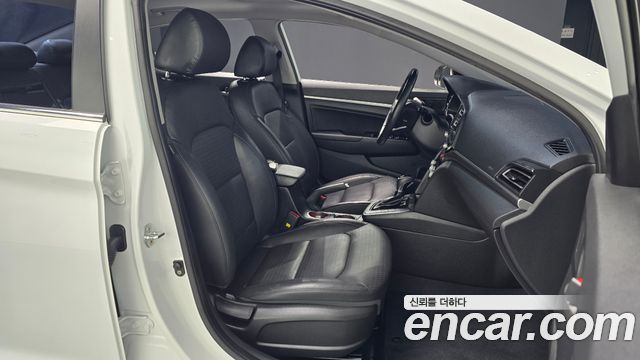 Hyundai AVANTE 1.6 — photo 1 of 31