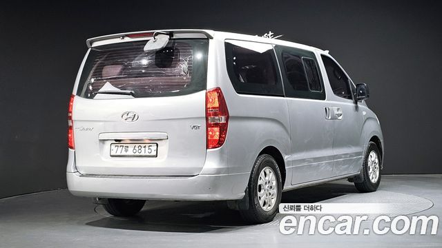 Hyundai Starex 12-Seater Wagon — photo 1 of 30
