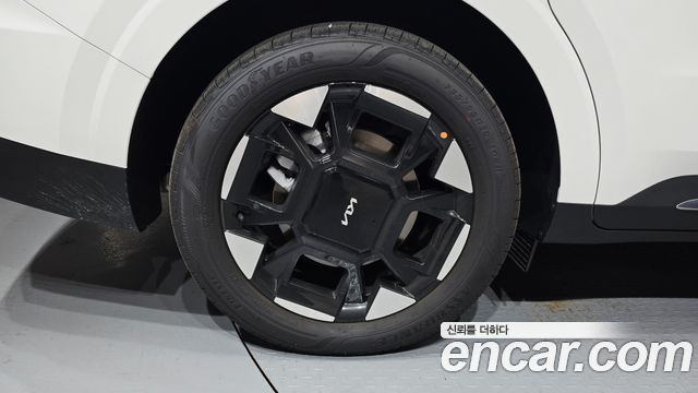 Kia Canival HEV 7seater Nobless — photo 1 of 33