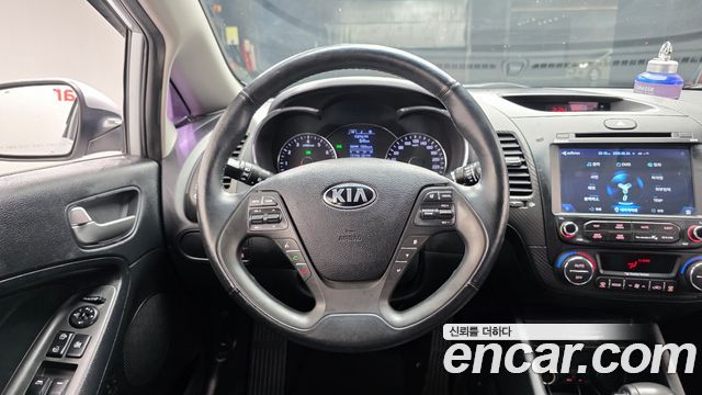 Kia K3 Trendy — photo 1 of 20