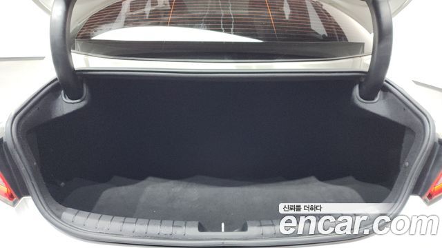 Hyundai Grandeur 3.0 Premium — photo 1 of 20