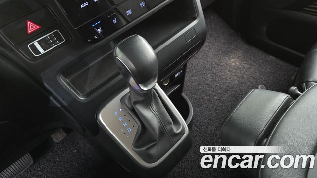 Hyundai Staria 4WD Tourer 9-Seater — photo 1 of 33