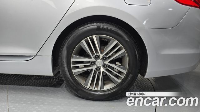 2014 Hyundai Grandeur HG240 Modern, photograph 1