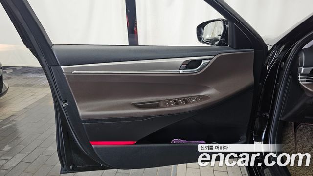 Hyundai Grandeur 2.5 — photo 1 of 36