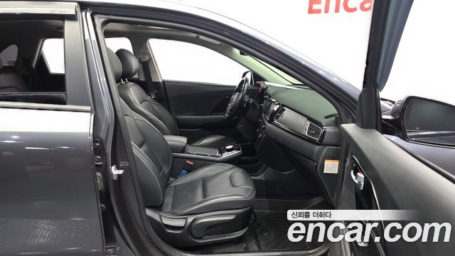 Kia Niro Noblesse — photo 1 of 32