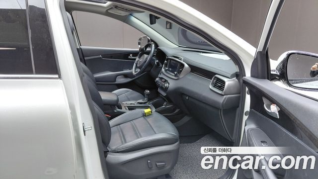 Kia Sorento Diesel 2.0 2WD — photo 1 of 31