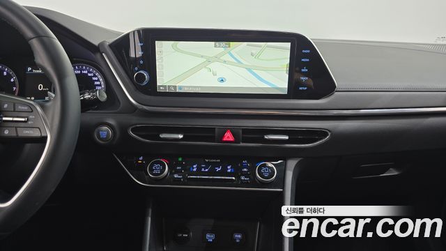 Hyundai Sonata 2.0 — photo 1 of 20