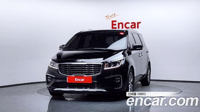 Kia Canival 7-Seater Limousine — photo 1 of 35