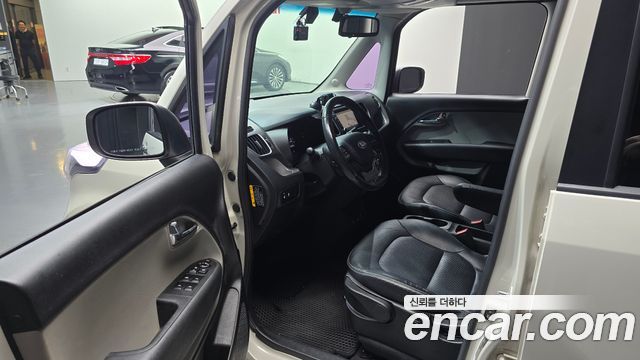 Kia RAY Prestige — photo 1 of 30