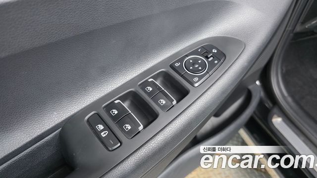 Hyundai Grandeur 2.5 — photo 1 of 31