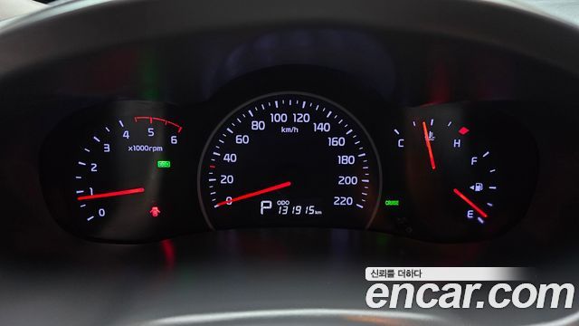Kia Canival Grand Carnival GLX — photo 1 of 33