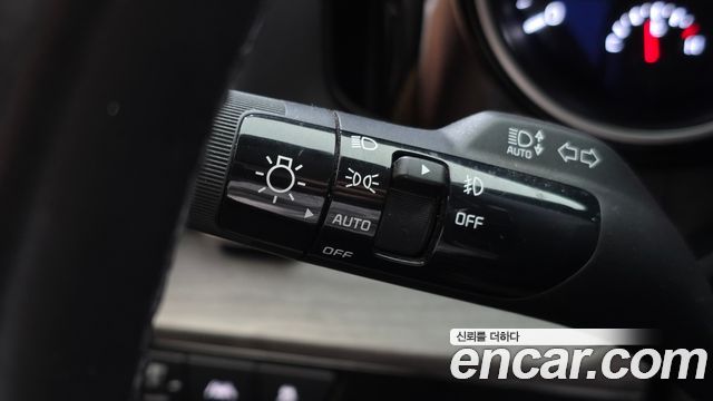 Kia Canival Diesel 9-Seater Prestige — photo 1 of 34