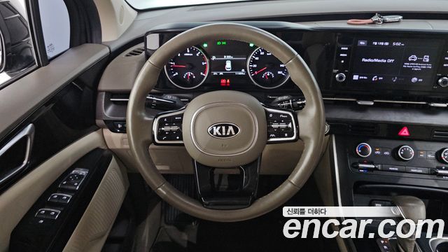Kia Canival Diesel 11-Seater Prestige — photo 1 of 31