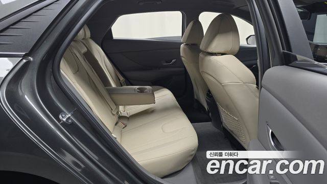 Hyundai AVANTE 1.6 — photo 1 of 30