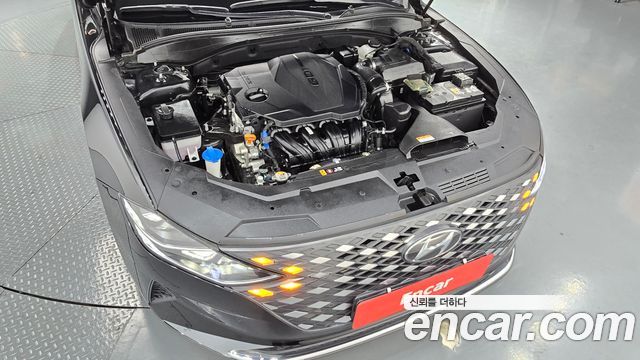 Hyundai Grandeur 2.5 — photo 1 of 35