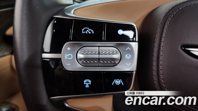 Genesis G90 Gasoline 3.5 Turbo e-S/C AWD — photo 1 of 38