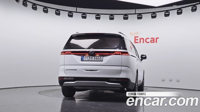 Kia Canival Diesel 9-Seater Prestige — photo 1 of 30