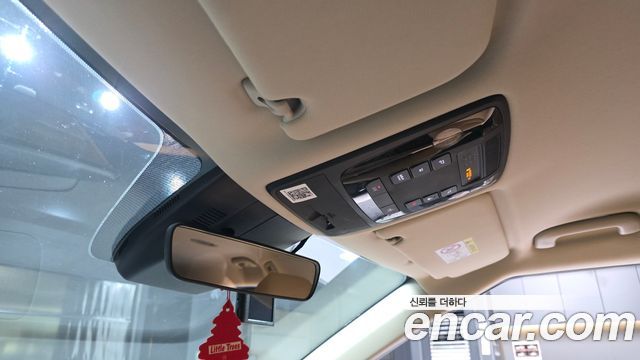 Kia Canival Diesel 9-Seater Prestige — photo 1 of 30