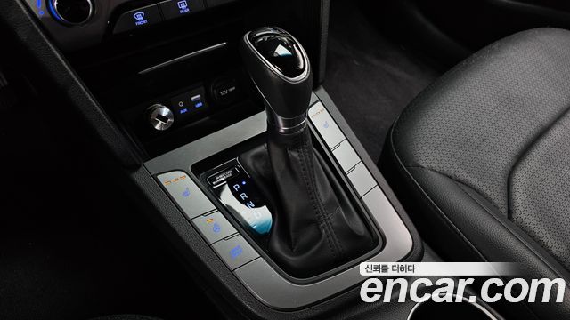 Hyundai AVANTE 1.6 GDI Smart — photo 1 of 30