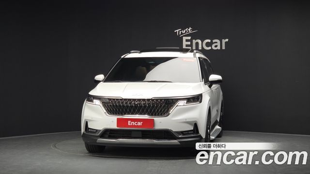 Kia Canival Gasoline 7-Seater Signature — photo 1 of 35