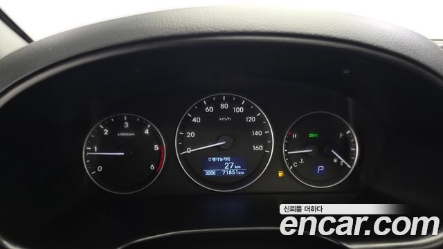Hyundai Starex 4WD Wagon 12-Seater — photo 1 of 31
