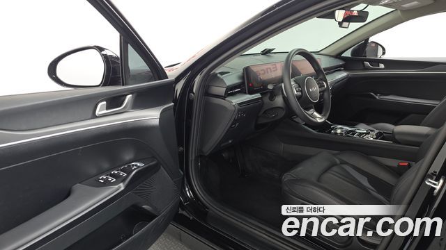 Kia K5 2.0 — photo 1 of 33