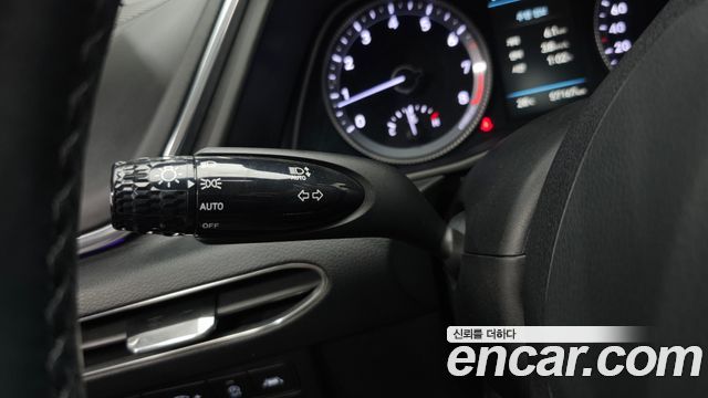 Hyundai Sonata 2.0 — photo 1 of 32