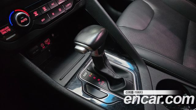 Kia Niro Prestige — photo 1 of 20